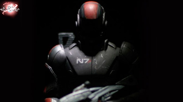 Разработчик Mass Effect за монитором с ранней сборкой