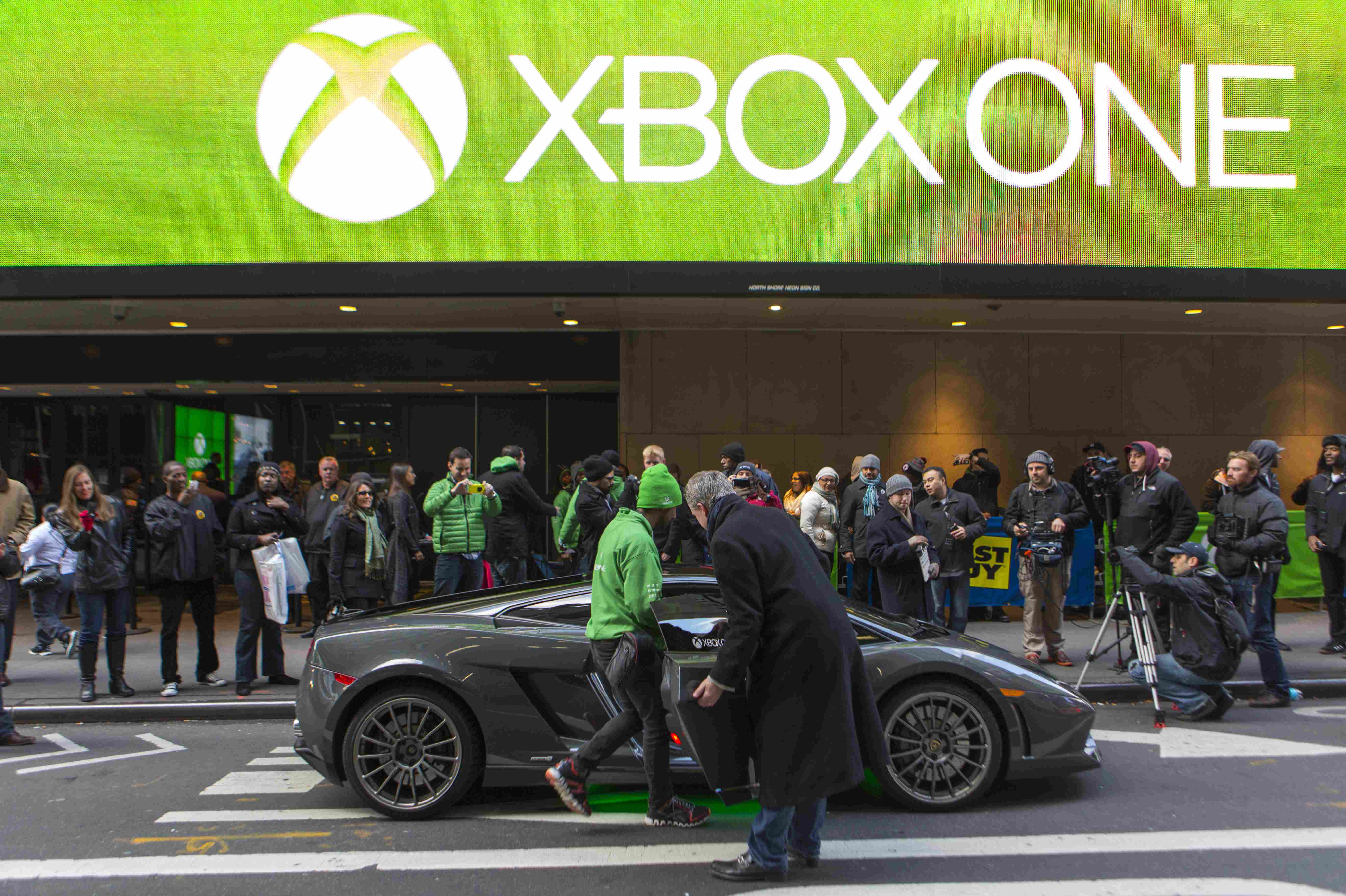 Суперкары на мероприятии запуска Xbox One — атмосфера премьеры