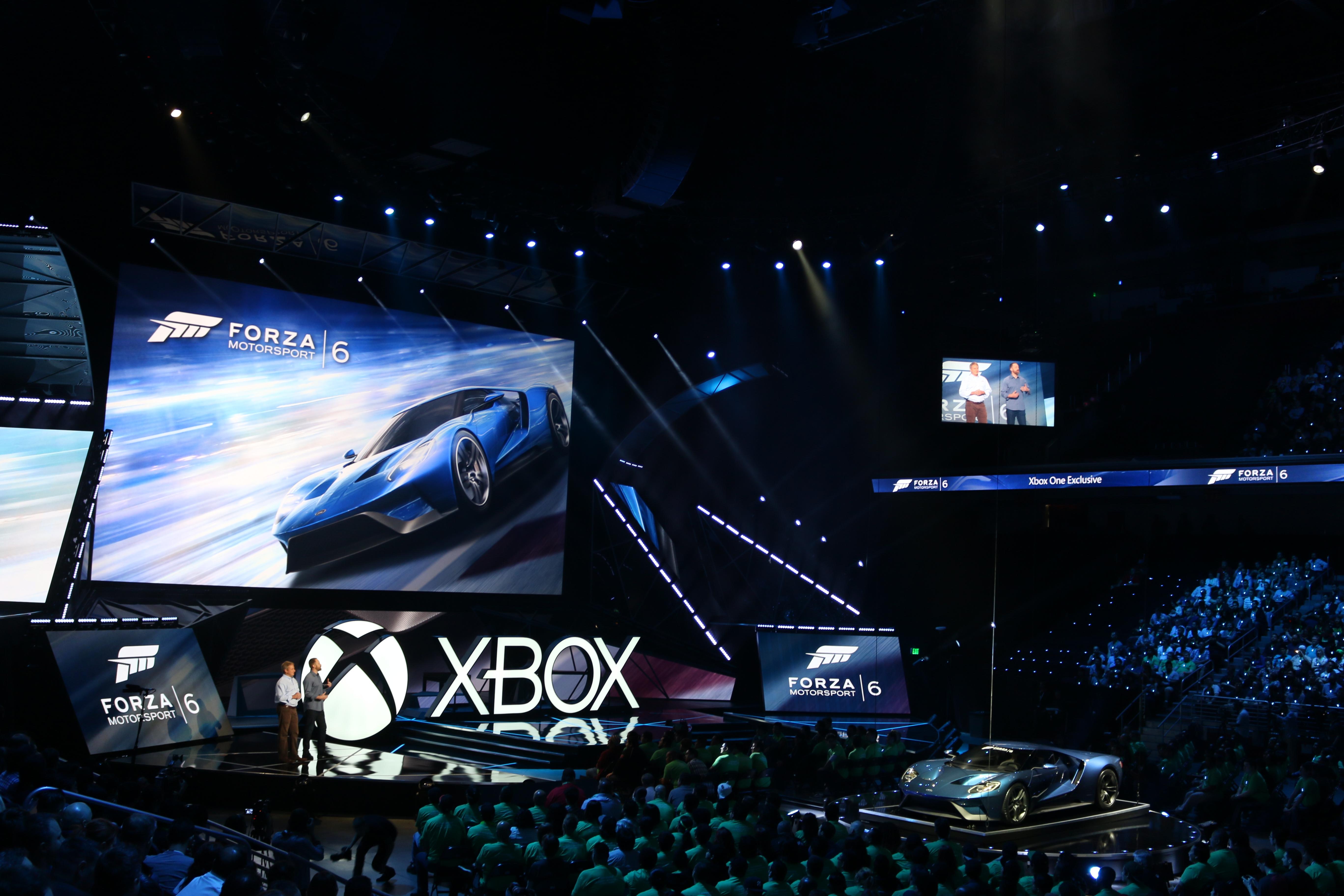 Экспозиция Forza Motorsport 6 с Ford GT на выставке