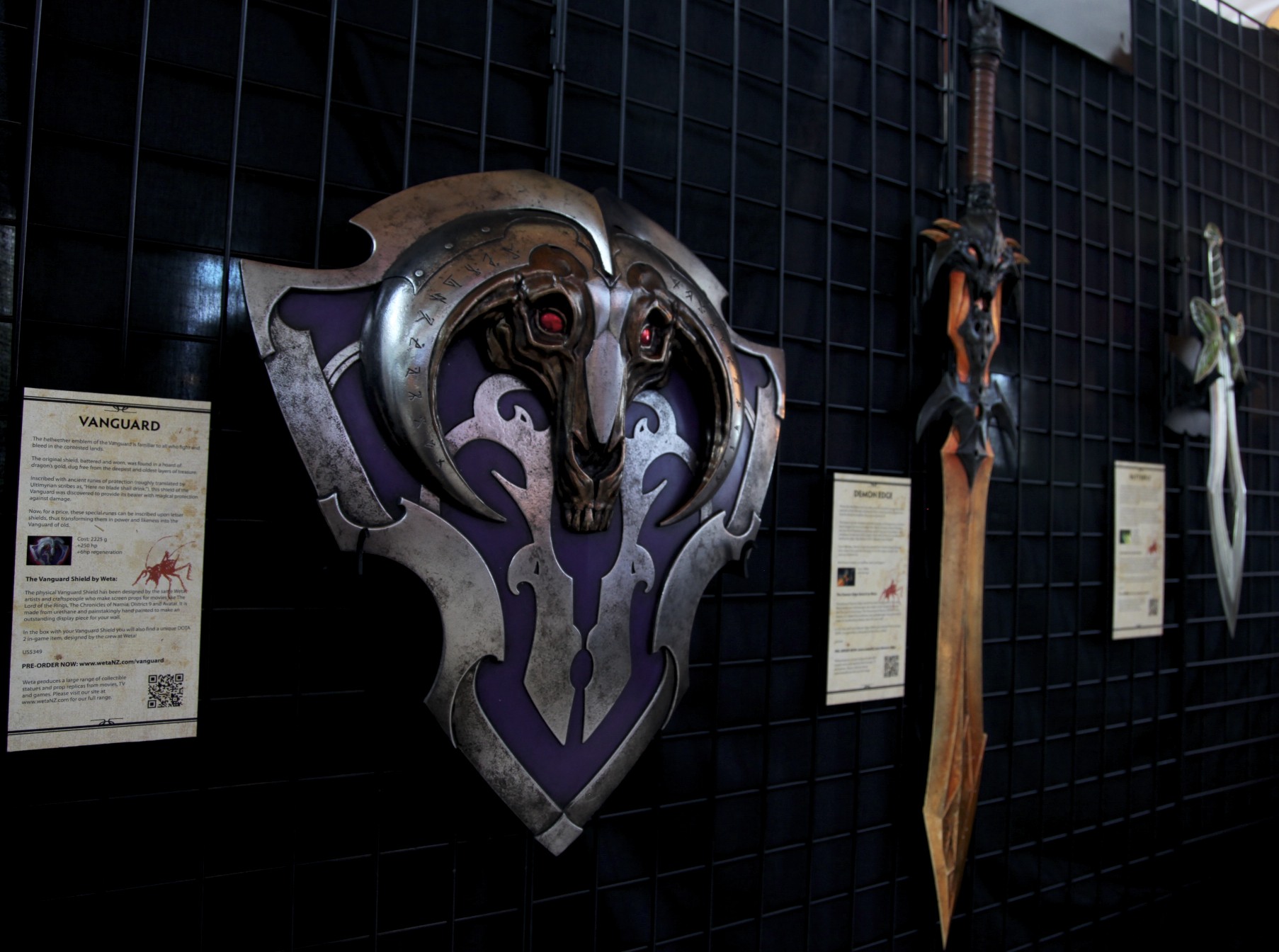 Реквизит и атрибутика Dota 2 на мероприятии